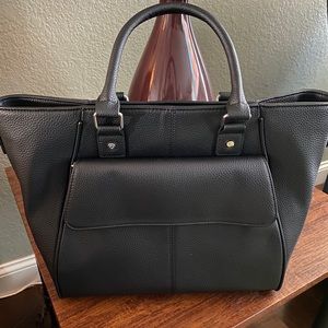 Thirty-One Diamond District - Black Beauty Pebble